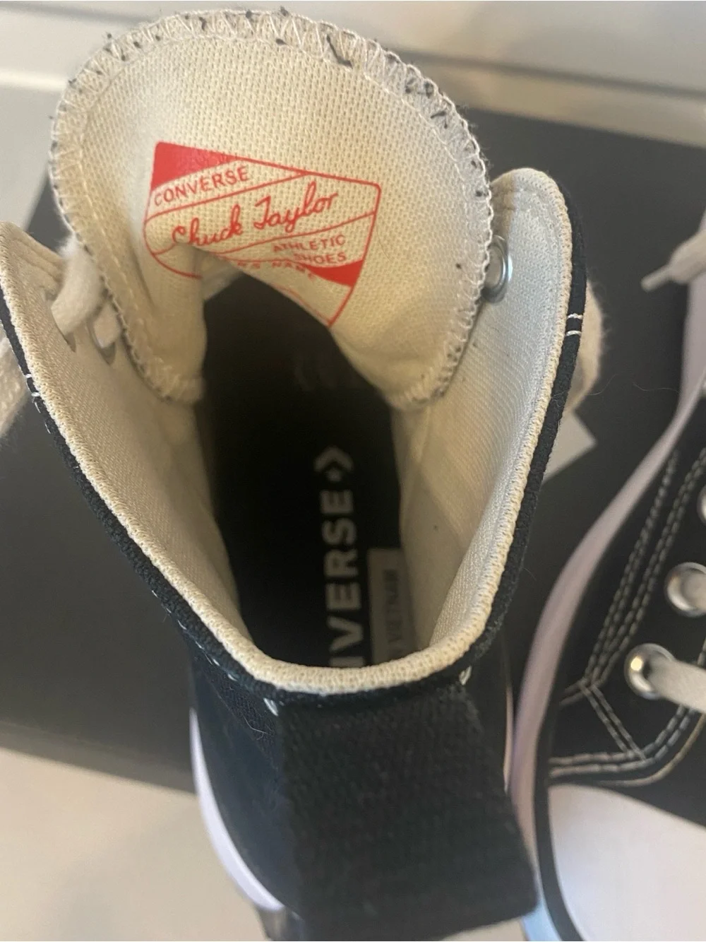 CONVERSE RUN STAR HIKE PLATFORM NEW IN BOX!  HI TOP, BLACK W/ WHITE , WOMENS 8